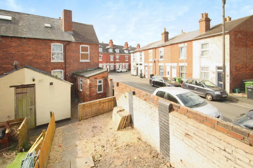 3 bed End of Terrace