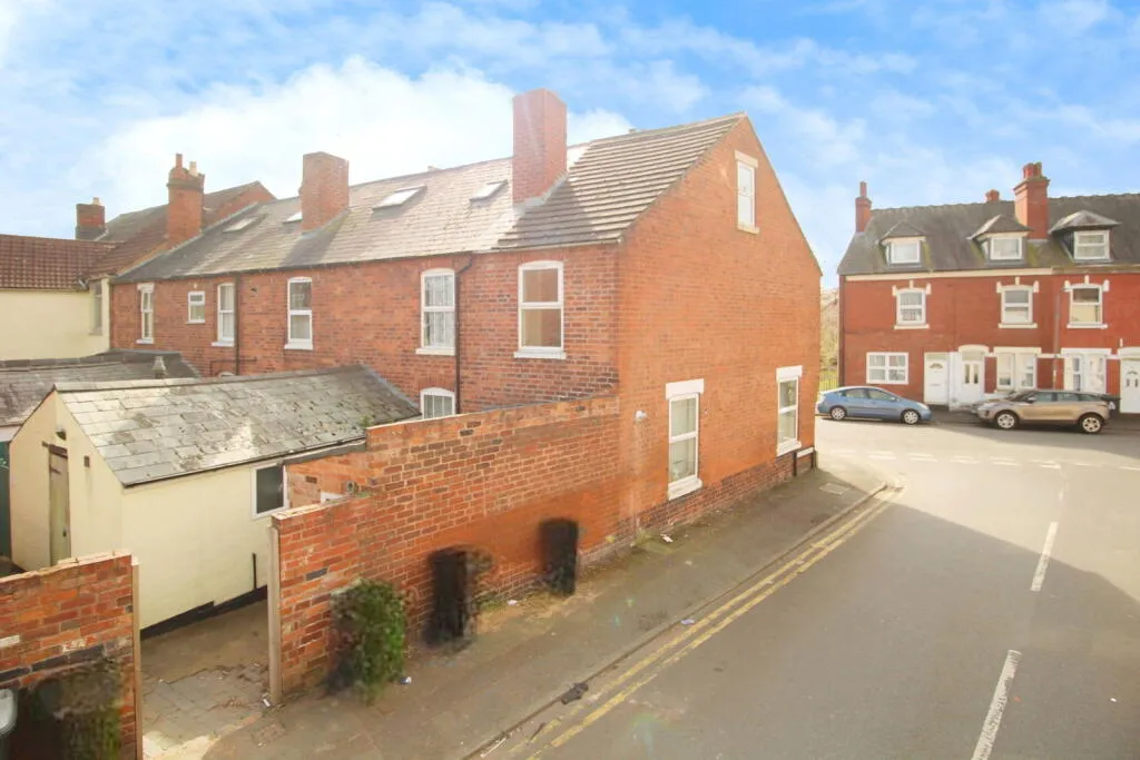 3 bed End of Terrace