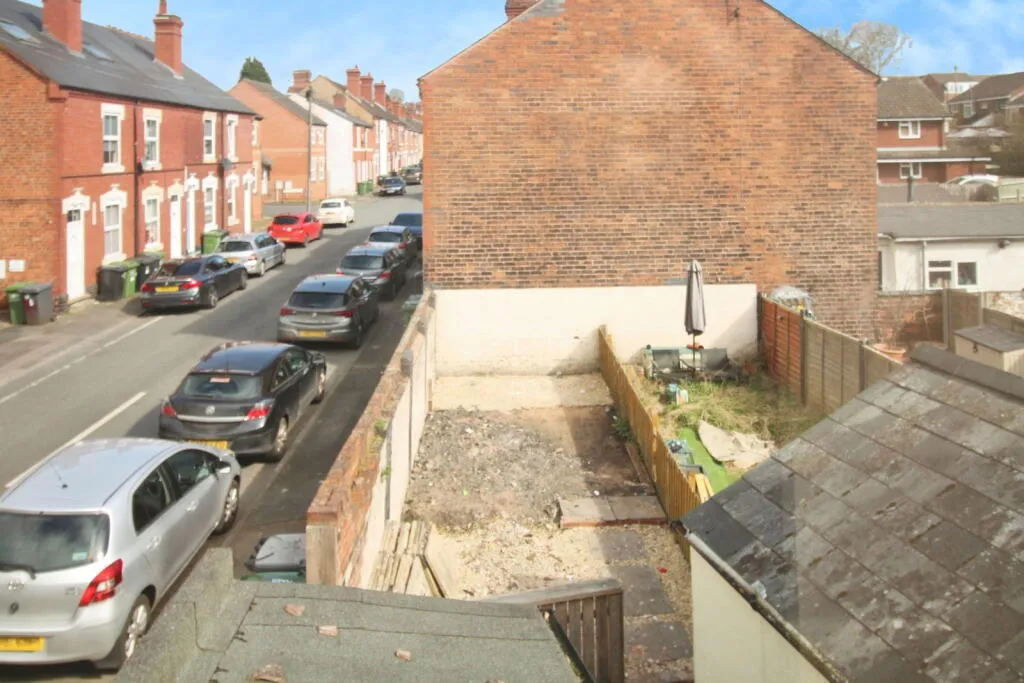 3 bed End of Terrace
