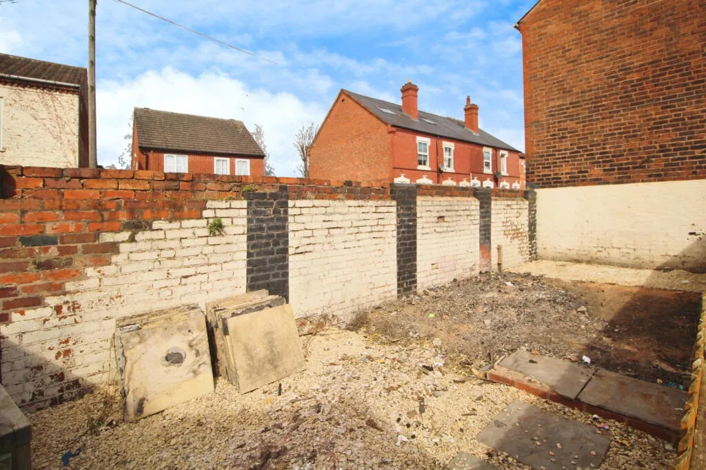3 bed End of Terrace