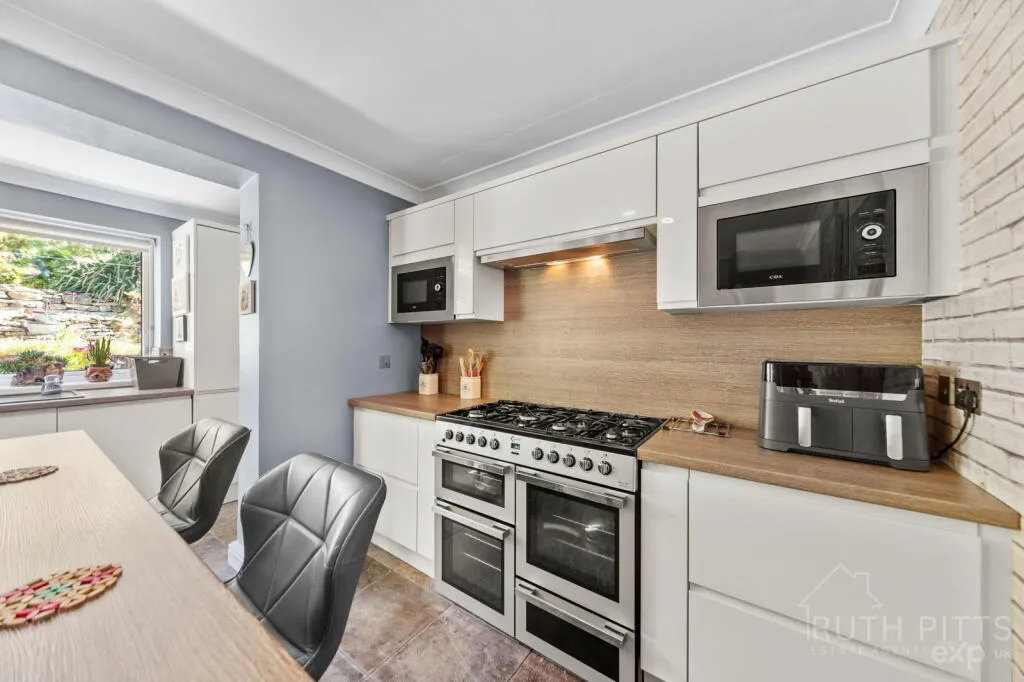 2 bed Semi-Detached Bungalow