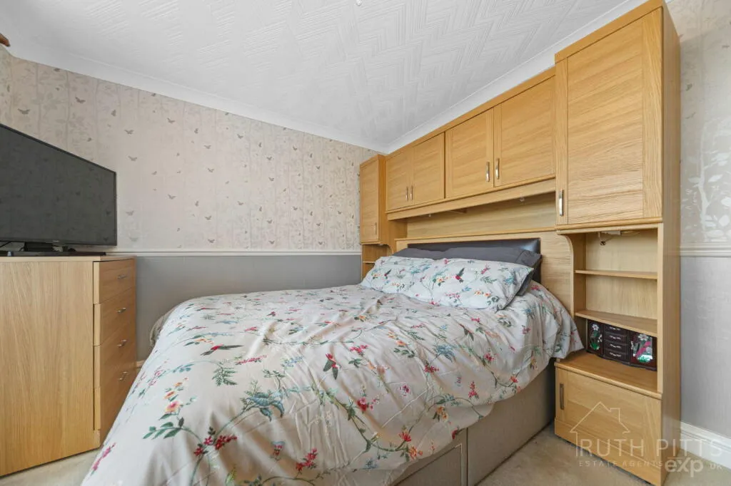 2 bed Semi-Detached Bungalow
