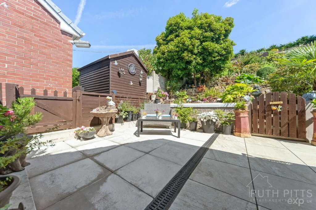 2 bed Semi-Detached Bungalow