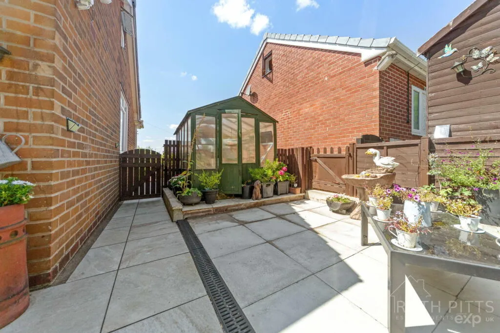 2 bed Semi-Detached Bungalow