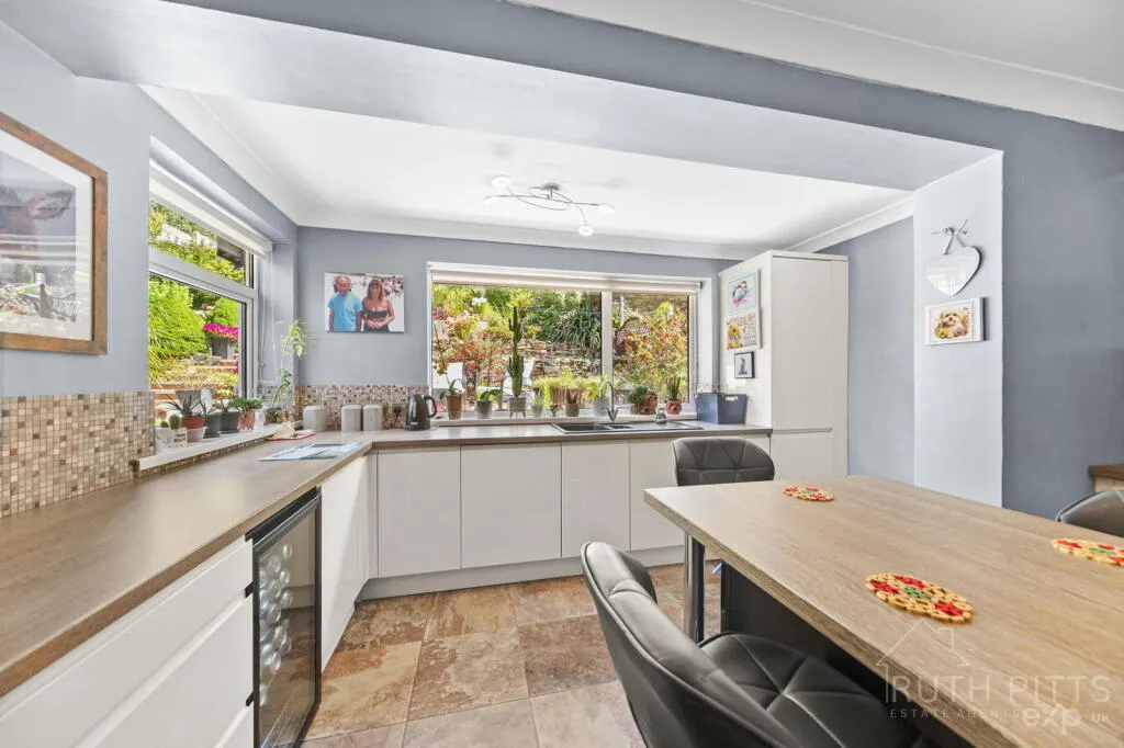 2 bed Semi-Detached Bungalow