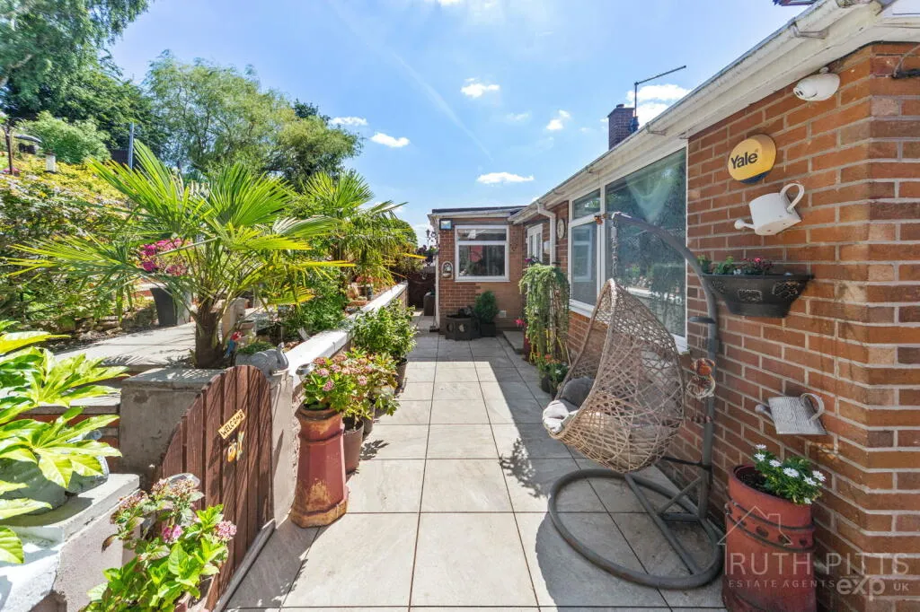 2 bed Semi-Detached Bungalow