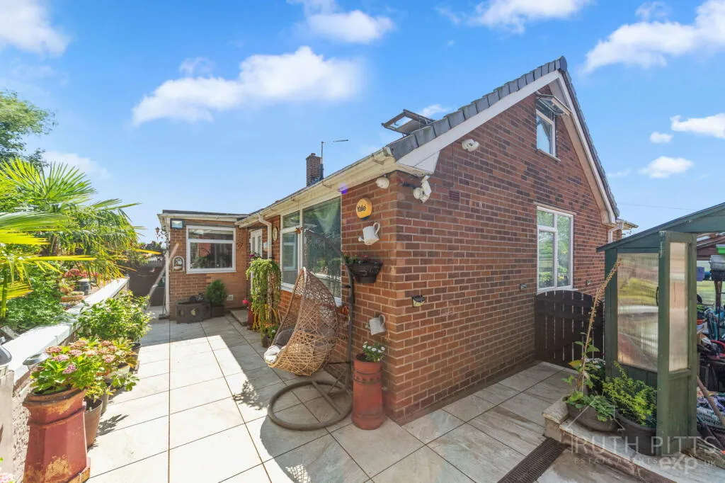 2 bed Semi-Detached Bungalow