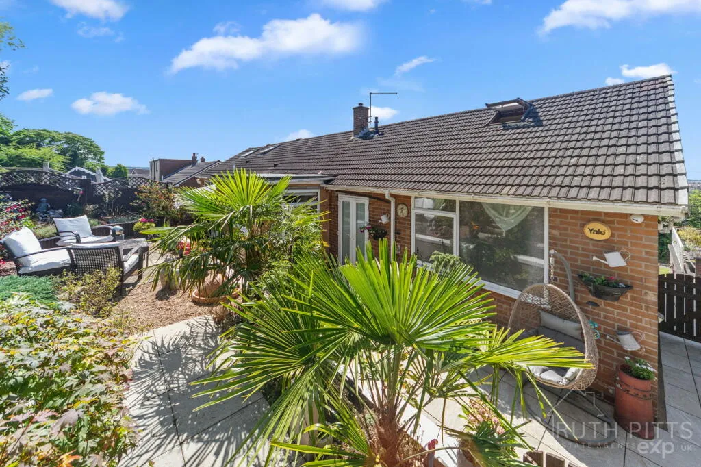 2 bed Semi-Detached Bungalow