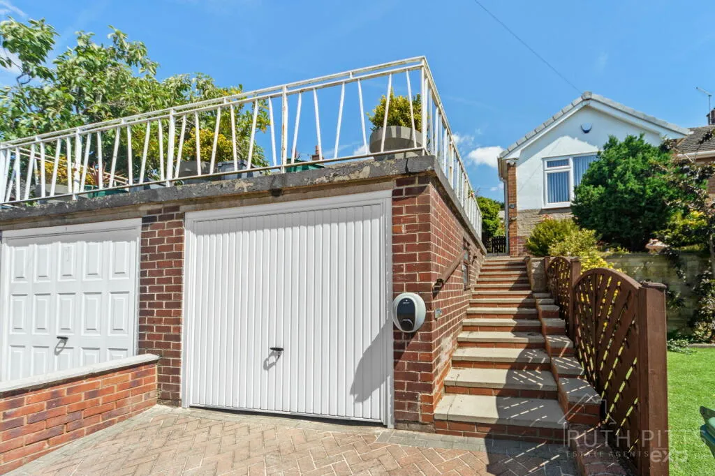 2 bed Semi-Detached Bungalow