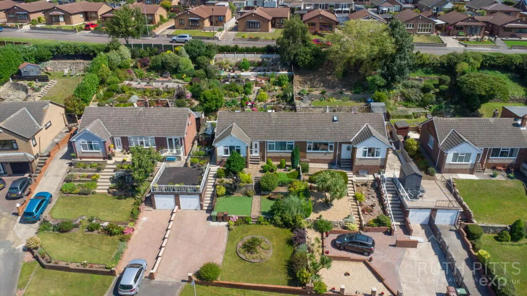 2 bed Semi-Detached Bungalow