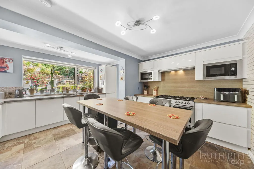 2 bed Semi-Detached Bungalow