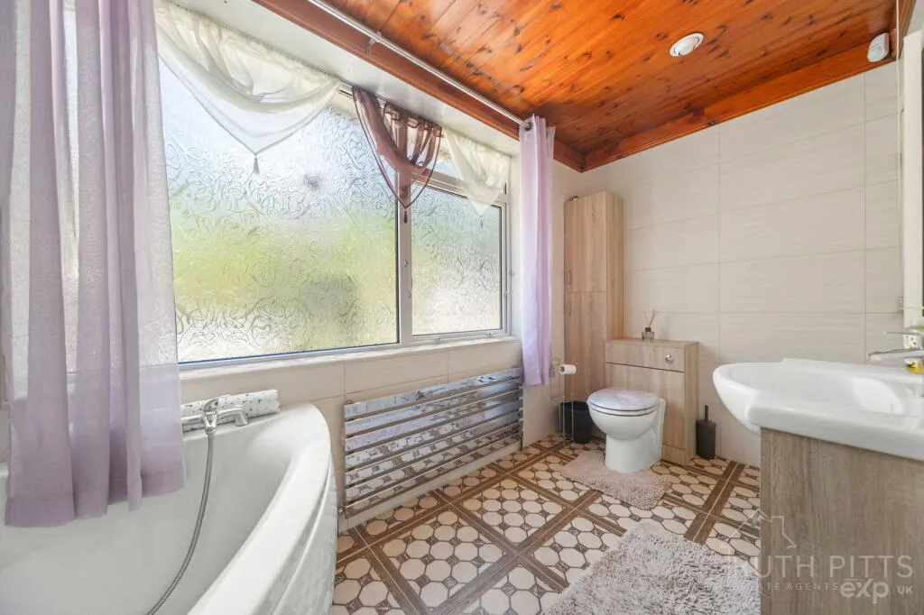 2 bed Semi-Detached Bungalow