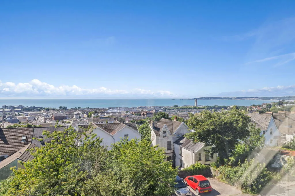 4 bed Terraced