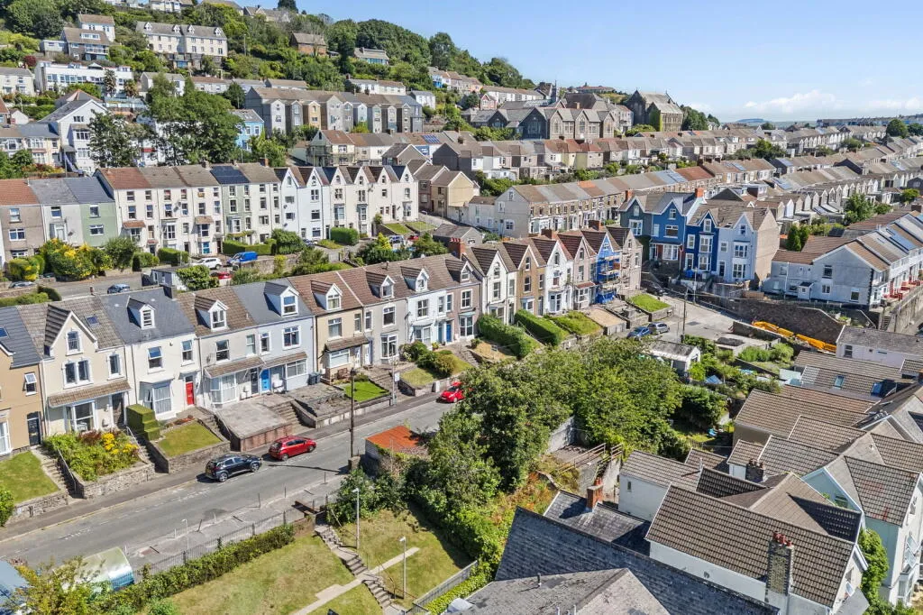 4 bed Terraced