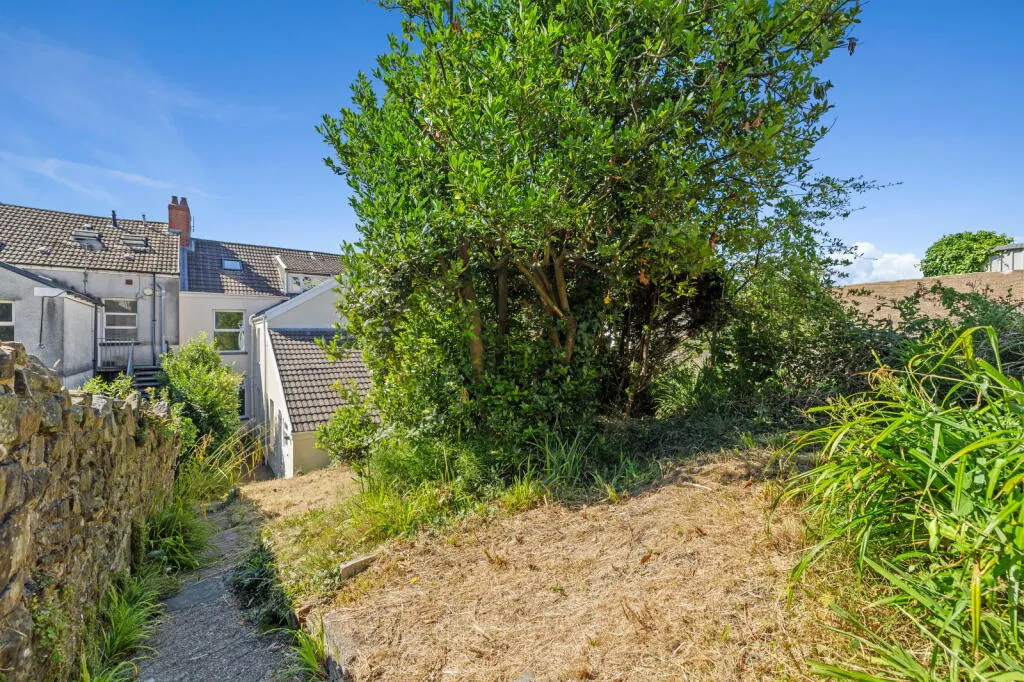 4 bed Terraced