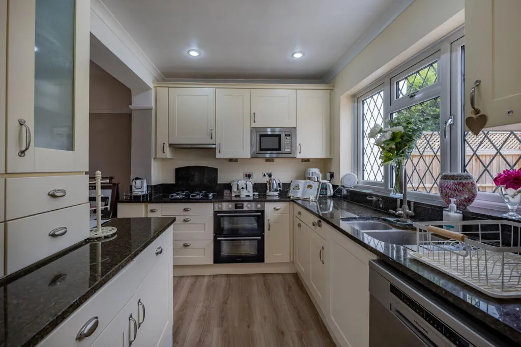 4 bed Semi-Detached