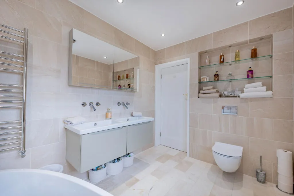 4 bed Semi-Detached
