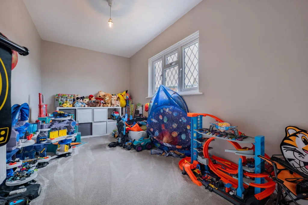 4 bed Semi-Detached