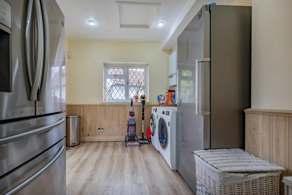 4 bed Semi-Detached