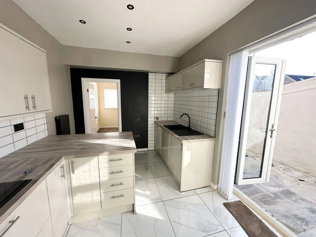 4 bed Block of Apartments