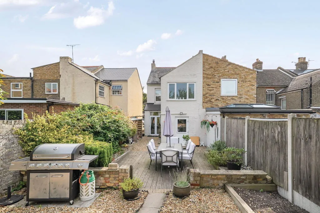2 bed Semi-Detached