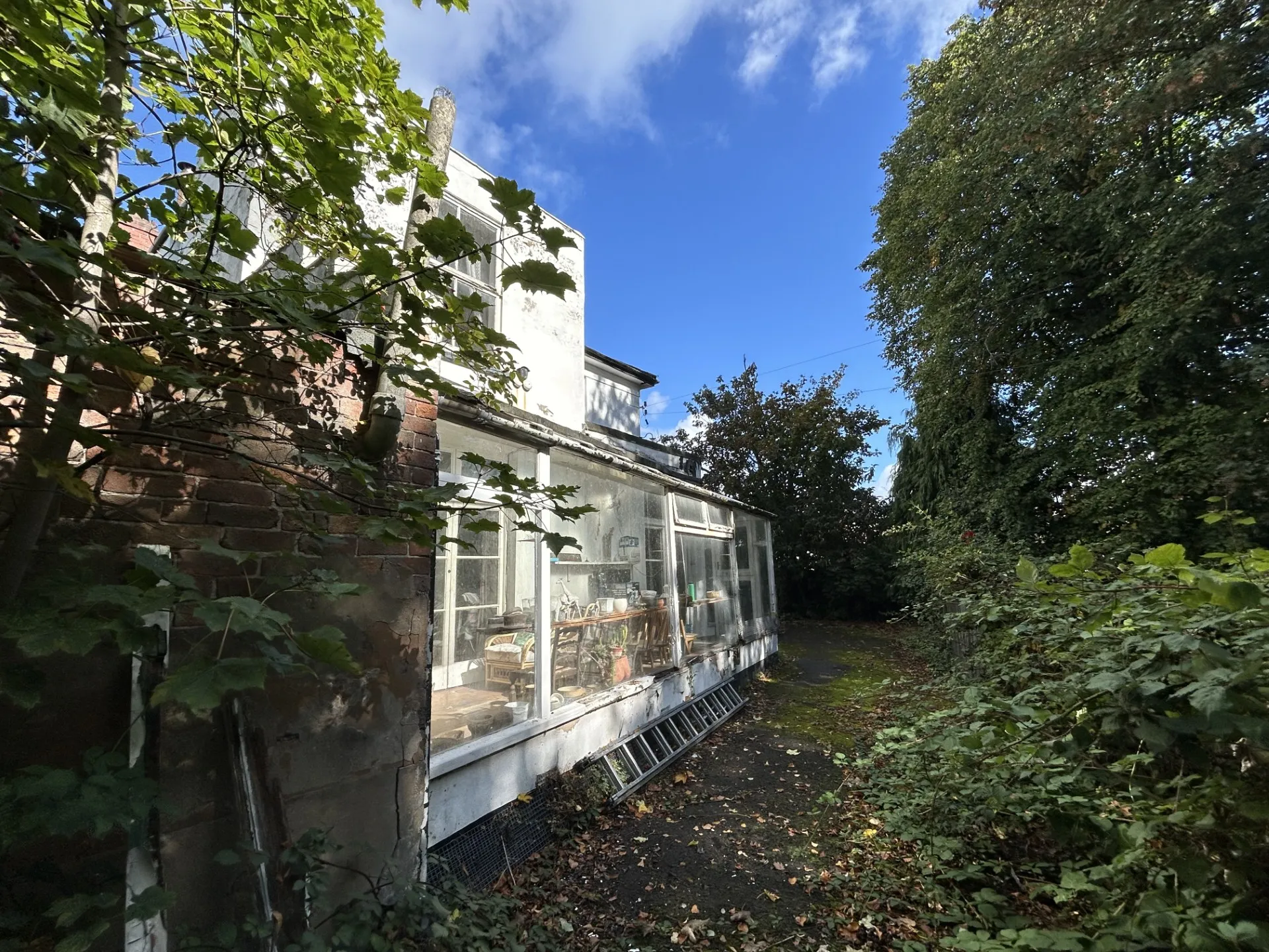 5 bed Detached