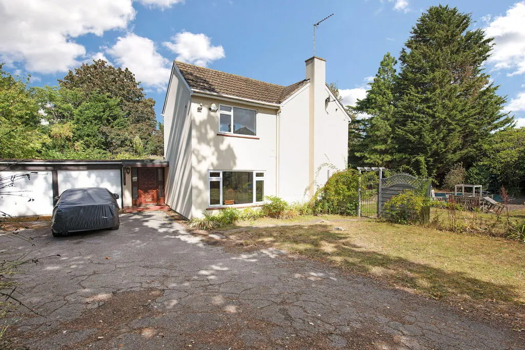 4 bed Detached