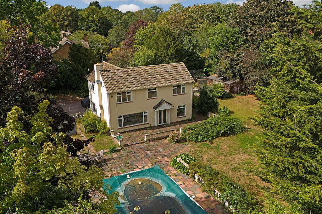 4 bed Detached