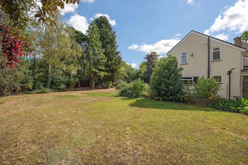 4 bed Detached