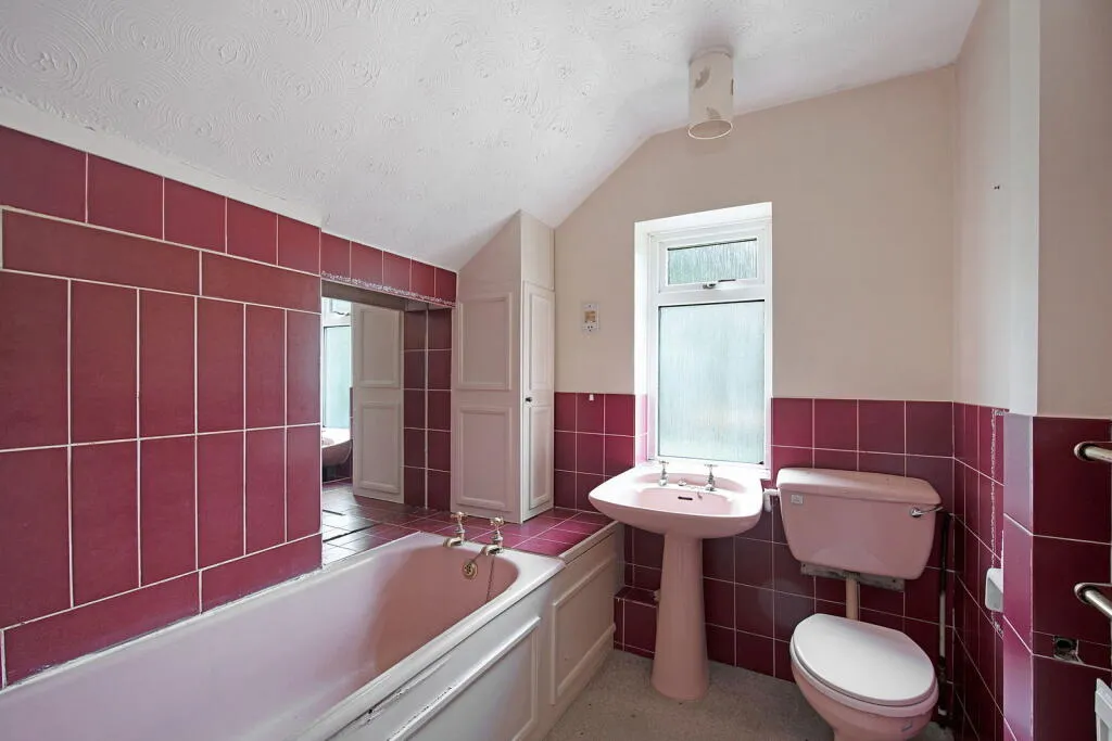 4 bed Detached