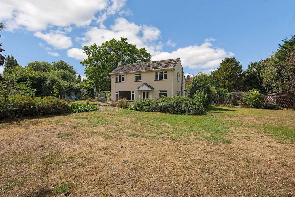 4 bed Detached