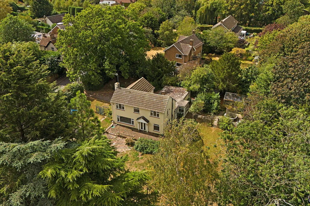 4 bed Detached