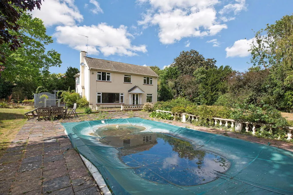 4 bed Detached