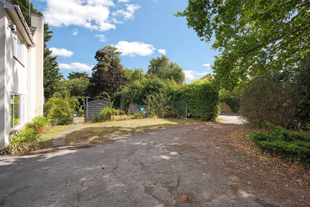 4 bed Detached