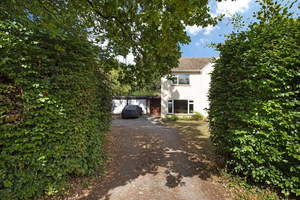 4 bed Detached