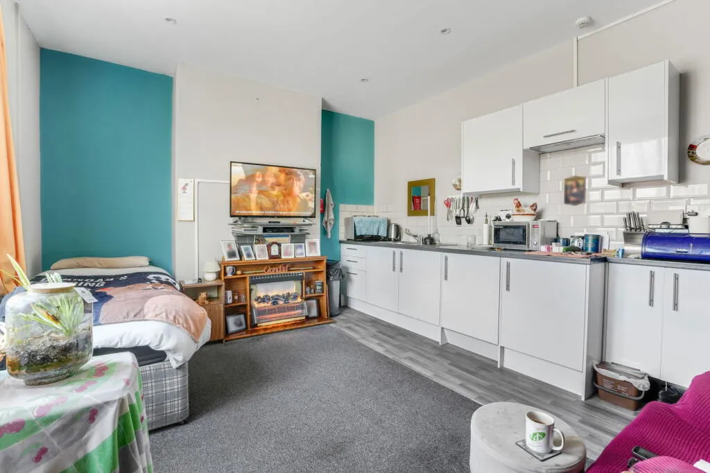 6 bed House of Multiple Occupation