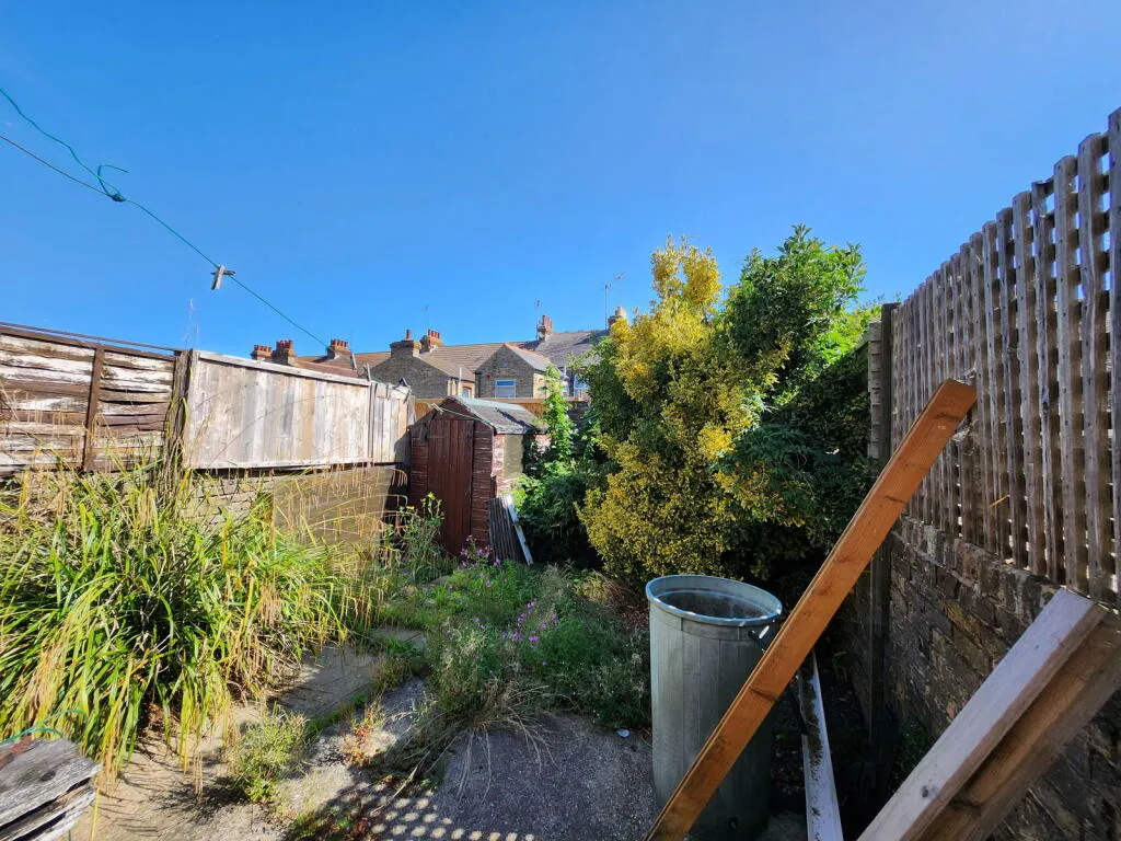 1 bed Ground Flat
