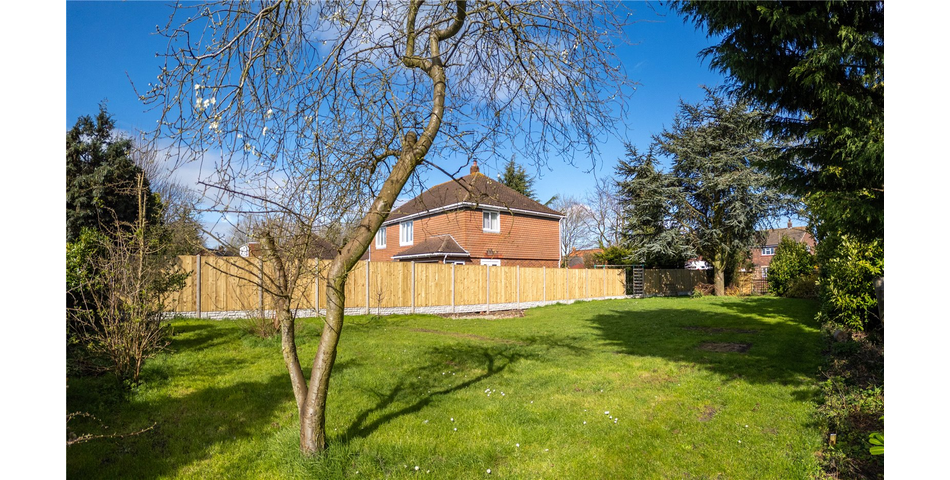 A great opportunity to acquire a single building plot on the edge of the quaint village of Marton. 
