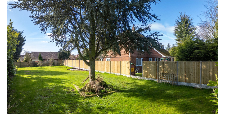 A great opportunity to acquire a single building plot on the edge of the quaint village of Marton. 