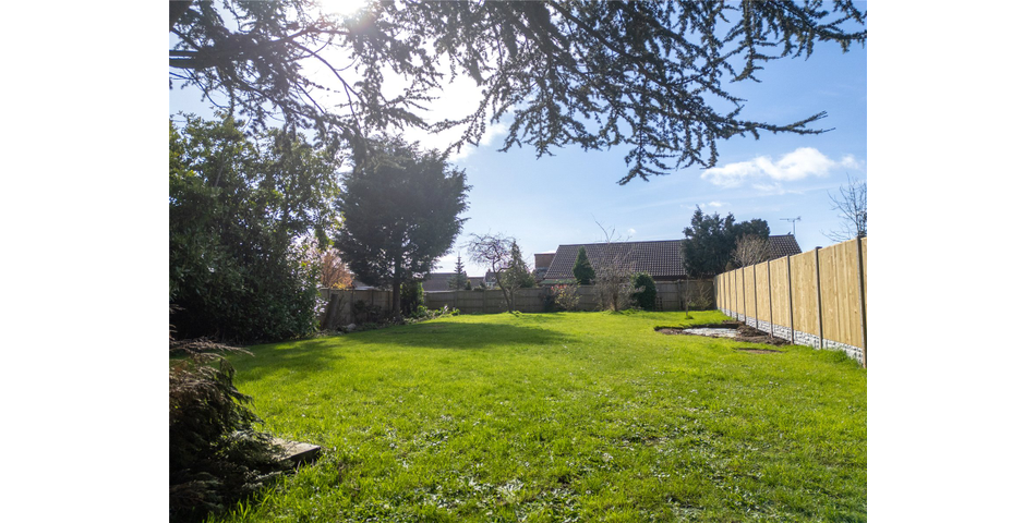 A great opportunity to acquire a single building plot on the edge of the quaint village of Marton. 