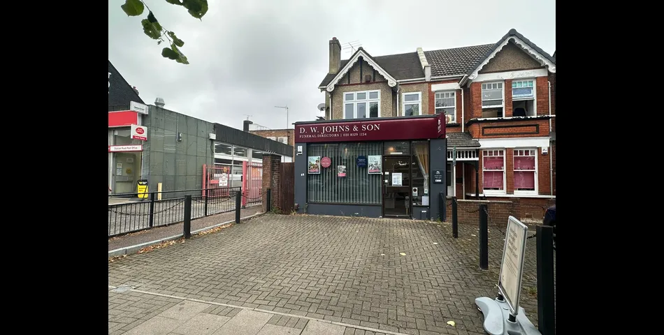 108, Station Road, Chingford, London, E4 6AB