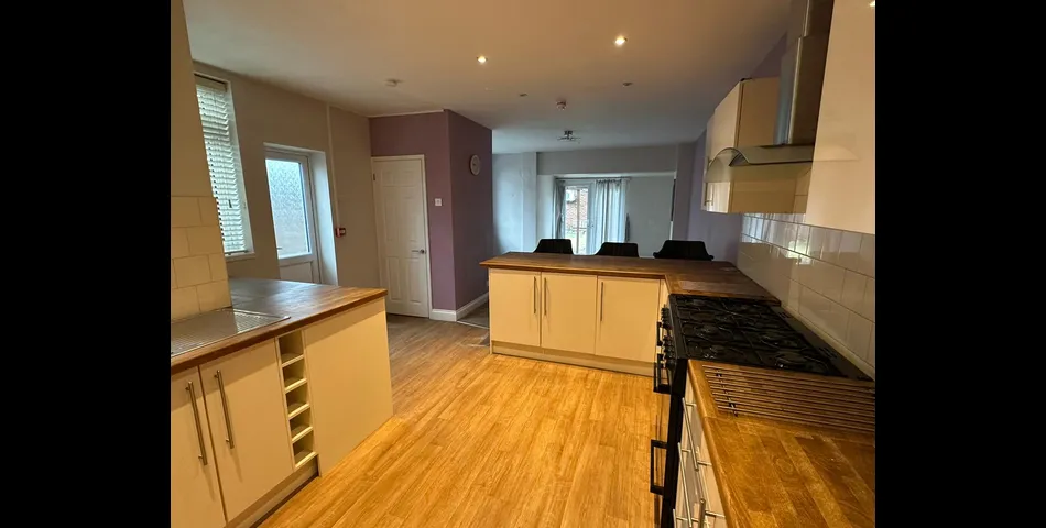 108, Station Road, Chingford, London, E4 6AB