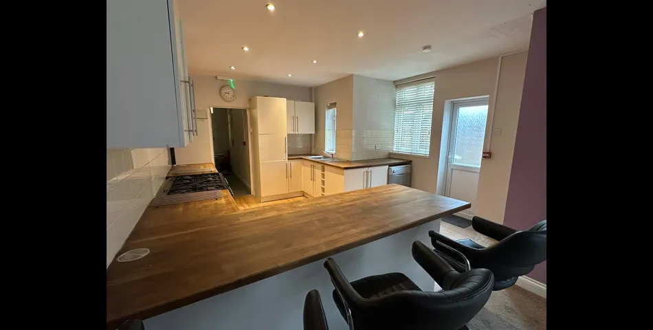 108, Station Road, Chingford, London, E4 6AB