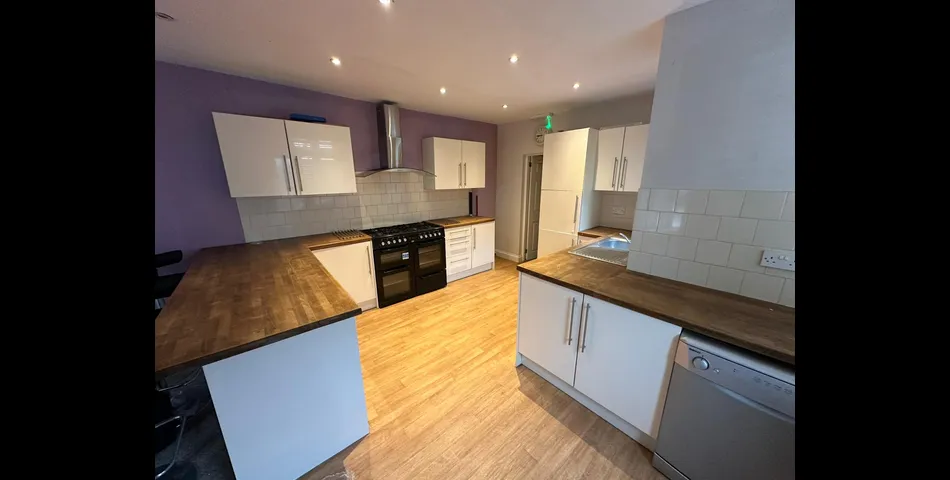 108, Station Road, Chingford, London, E4 6AB