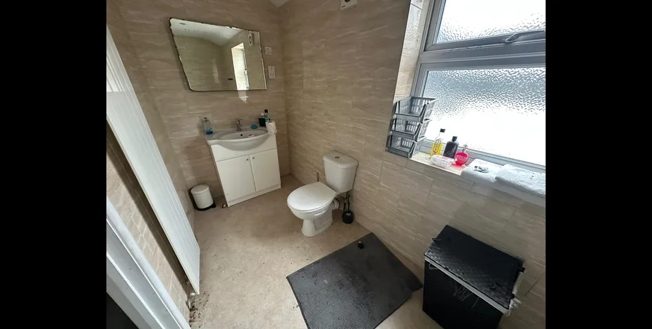 108, Station Road, Chingford, London, E4 6AB