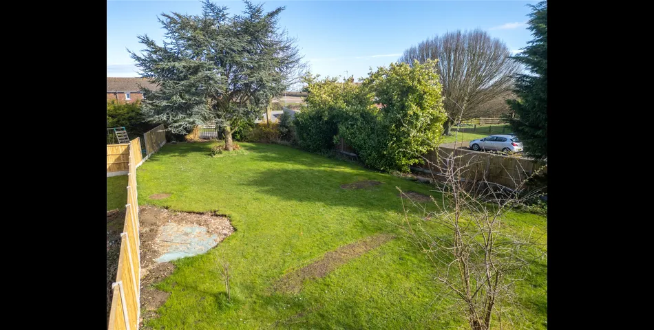 A great opportunity to acquire a single building plot on the edge of the quaint village of Marton. 