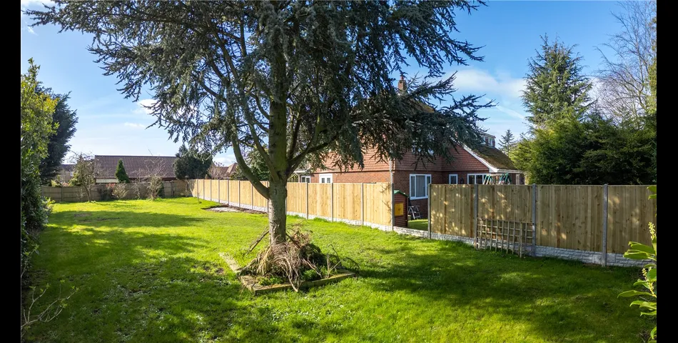 A great opportunity to acquire a single building plot on the edge of the quaint village of Marton. 