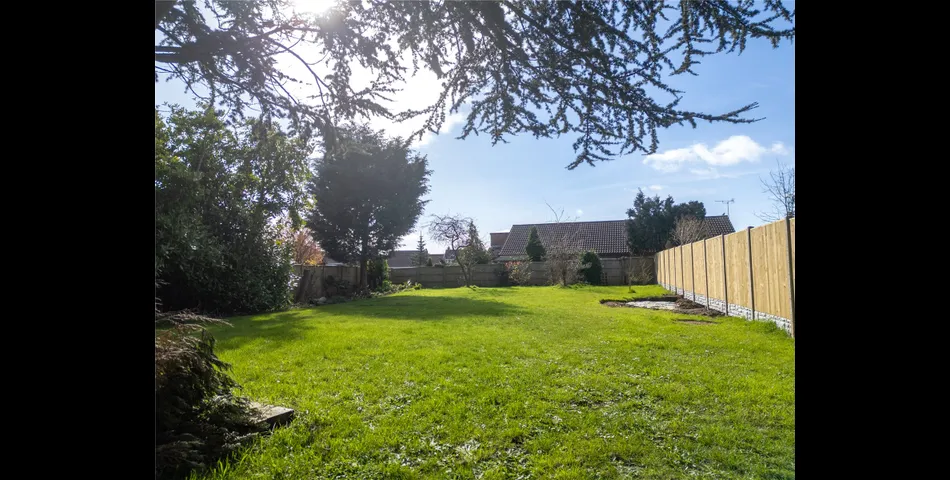 A great opportunity to acquire a single building plot on the edge of the quaint village of Marton. 