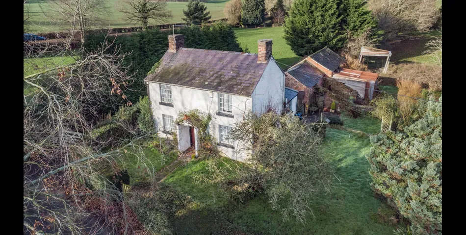 A charming detached cottage with fantastic development opportunity. 