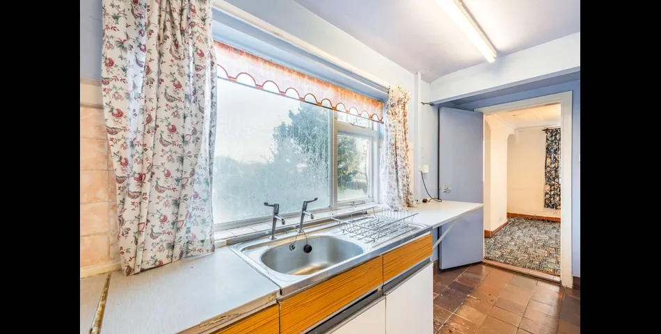 A charming detached cottage with fantastic development opportunity. 